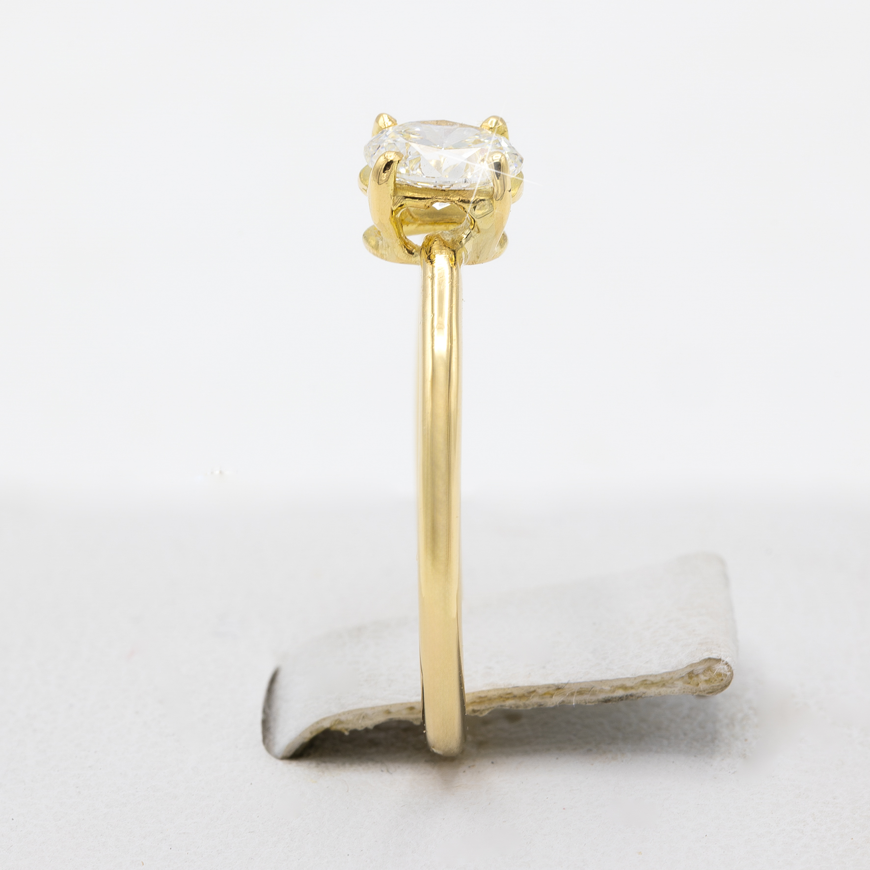 anello_oro_solitario_diamante_3
