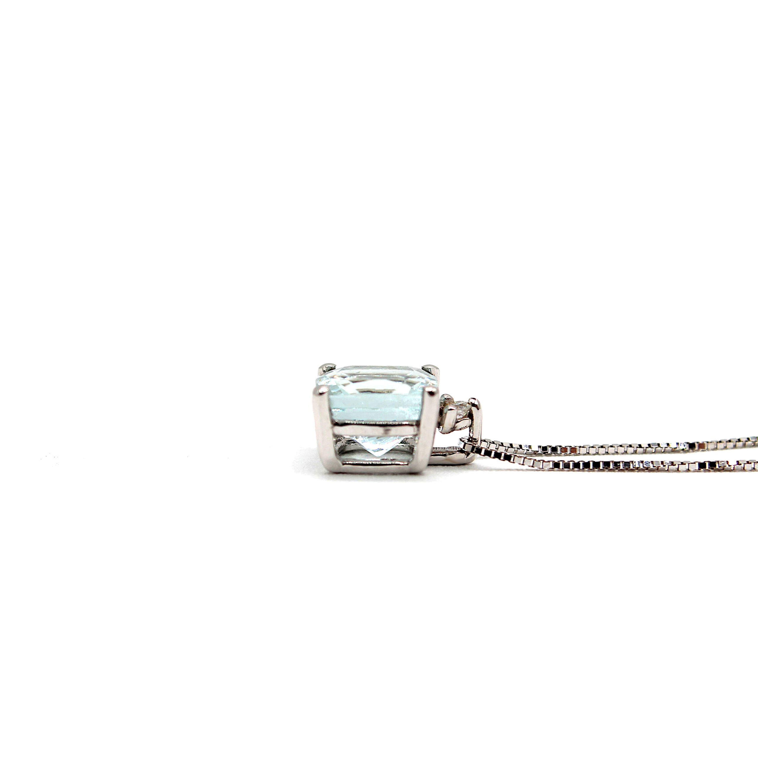 collana-oro-bianco-18k-pendente-acquamarina-cushion-diamante-made-in-italy-3.jpg
