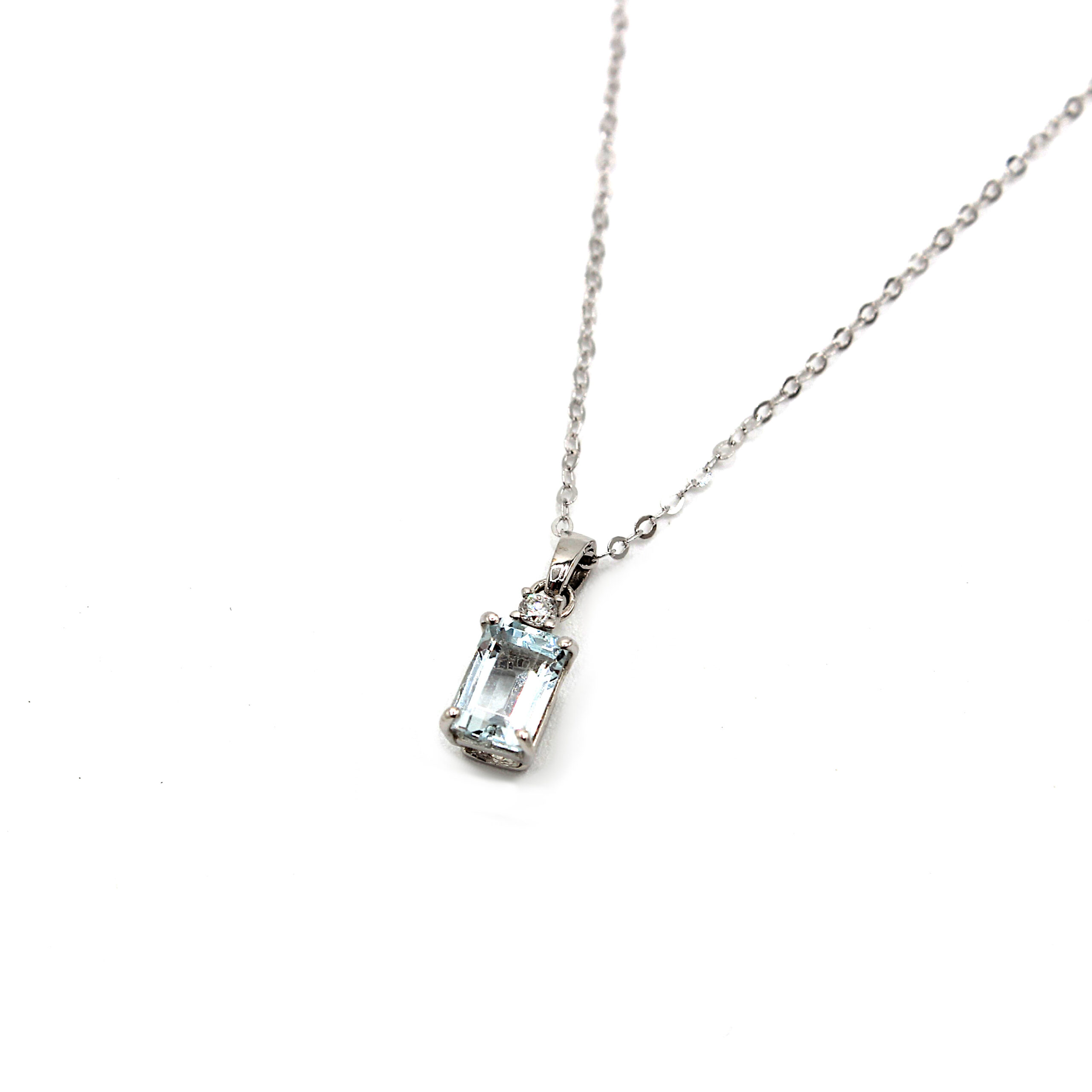 collana-oro-bianco-18k-pendente-acquamarina-smeraldo-diamante-3.jpg