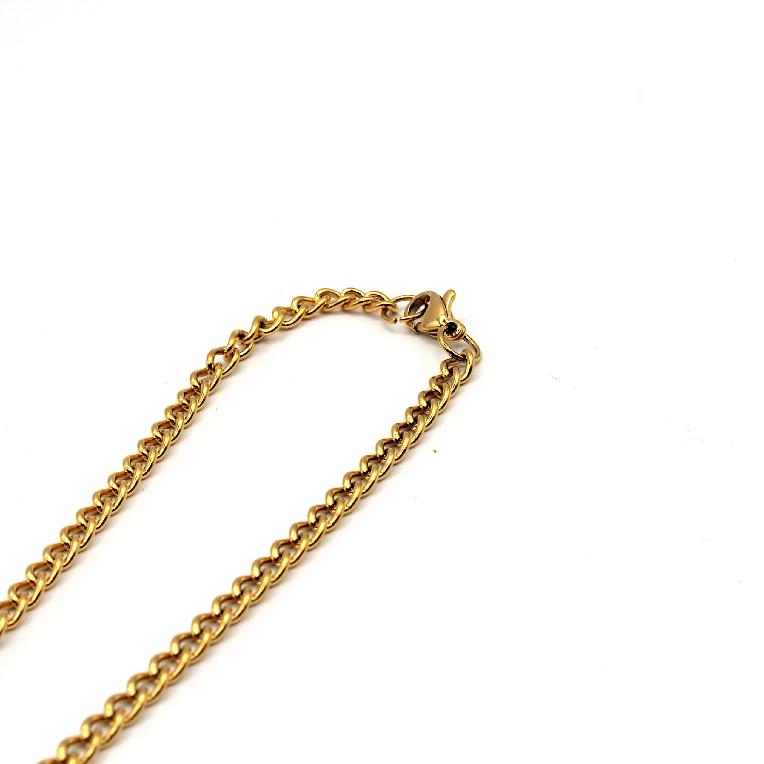 collana-acciaio-dorato-piastrina-rettangolare-medusa-nera-made-in-italy.2