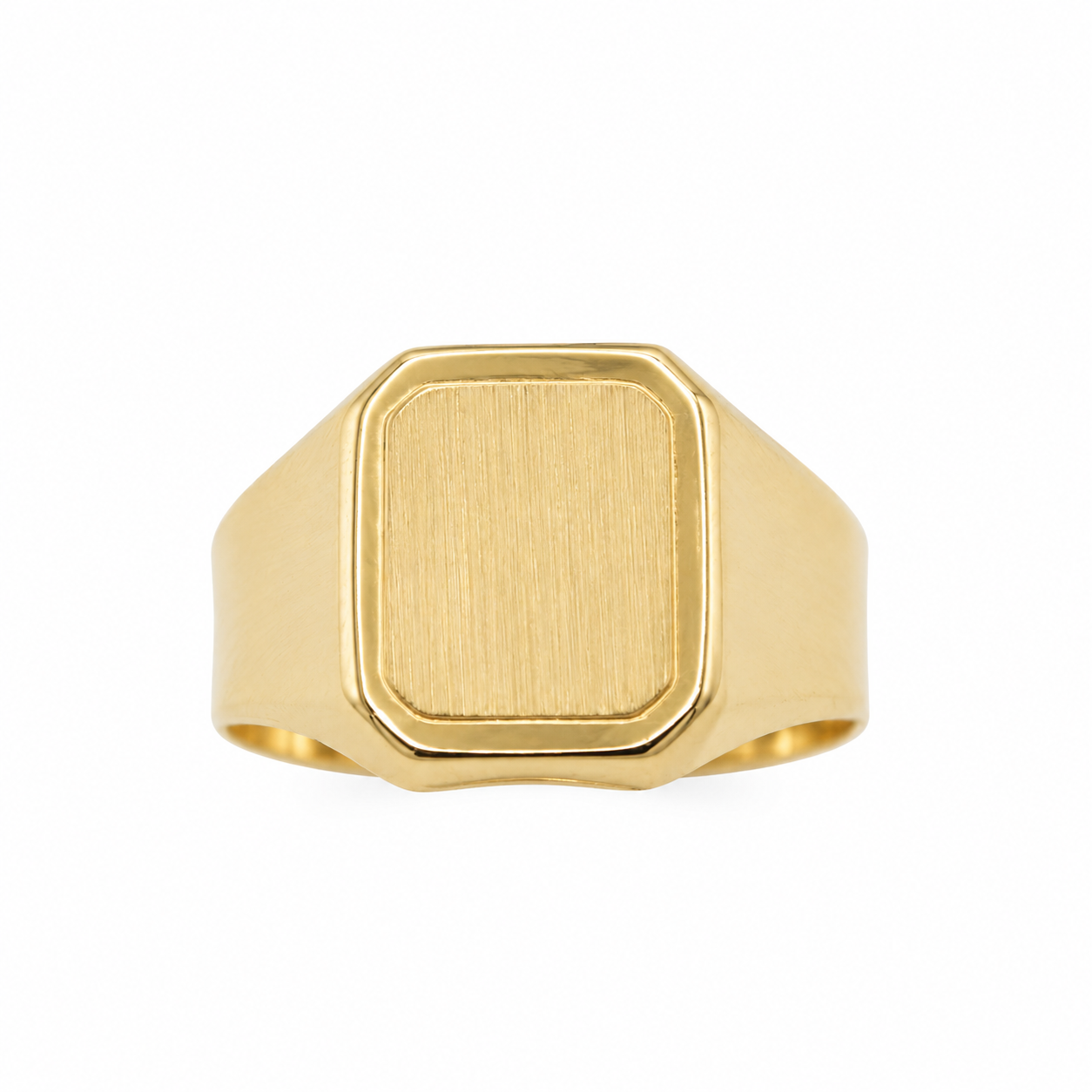 "Anello chevalier da uomo in oro giallo 18 carati con piastra centrale ottagonale satinata da 8 mm personalizzabile per incisione iniziali, bordo lucido e gambo largo 5 mm, misura 22 dal peso di 2,55 grammi.