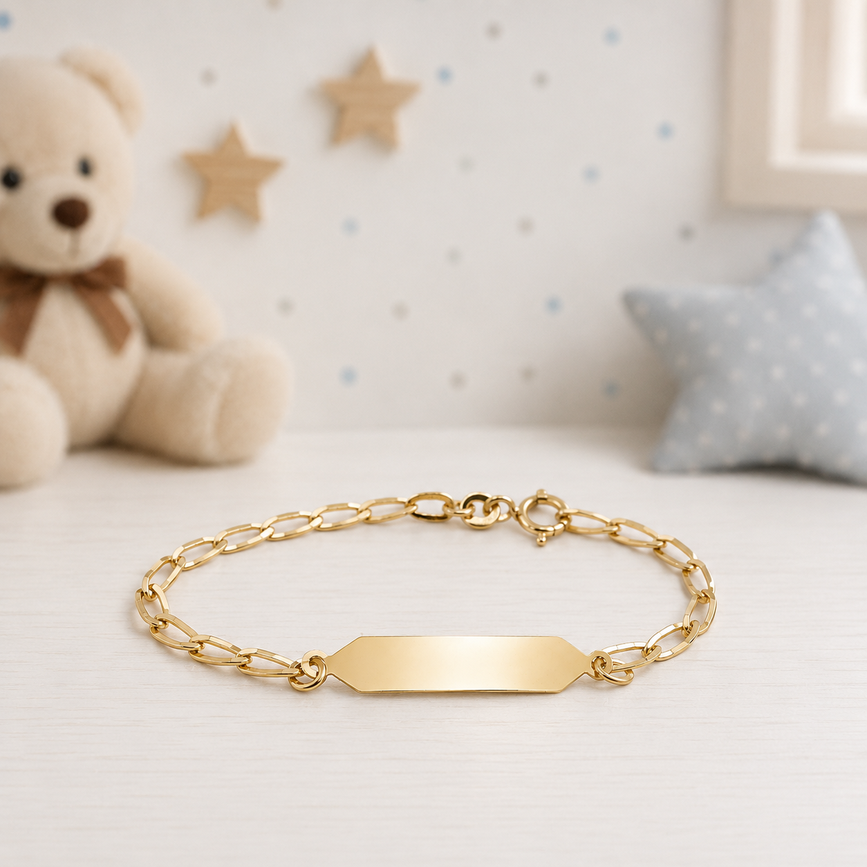 Bracciale Targa Bambino Oro Giallo 18kt per Battesimo in Ambientazione Infanzia