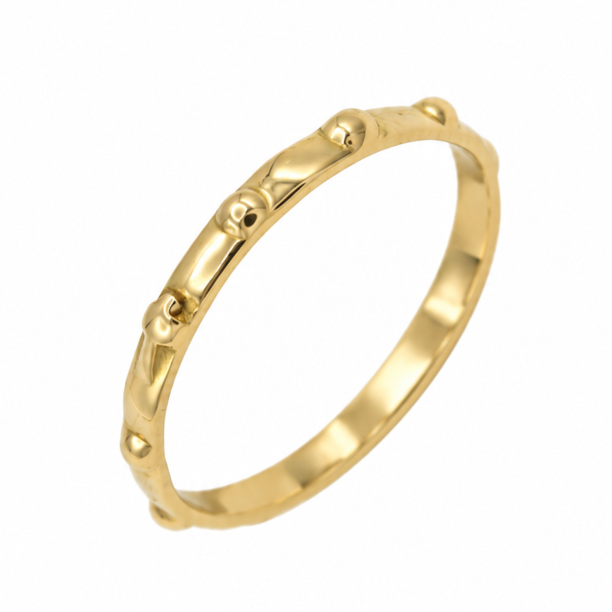 Anello rosario a decina in oro giallo 18 carati (750) Made in Italy con gambo lucido da 2 mm, caratterizzato da 10 grani sferici a rilievo e una piccola croce stilizzata in rilievo, misura 17, peso 1,70 grammi, fotografato in vista frontale orizzontale su sfondo bianco.