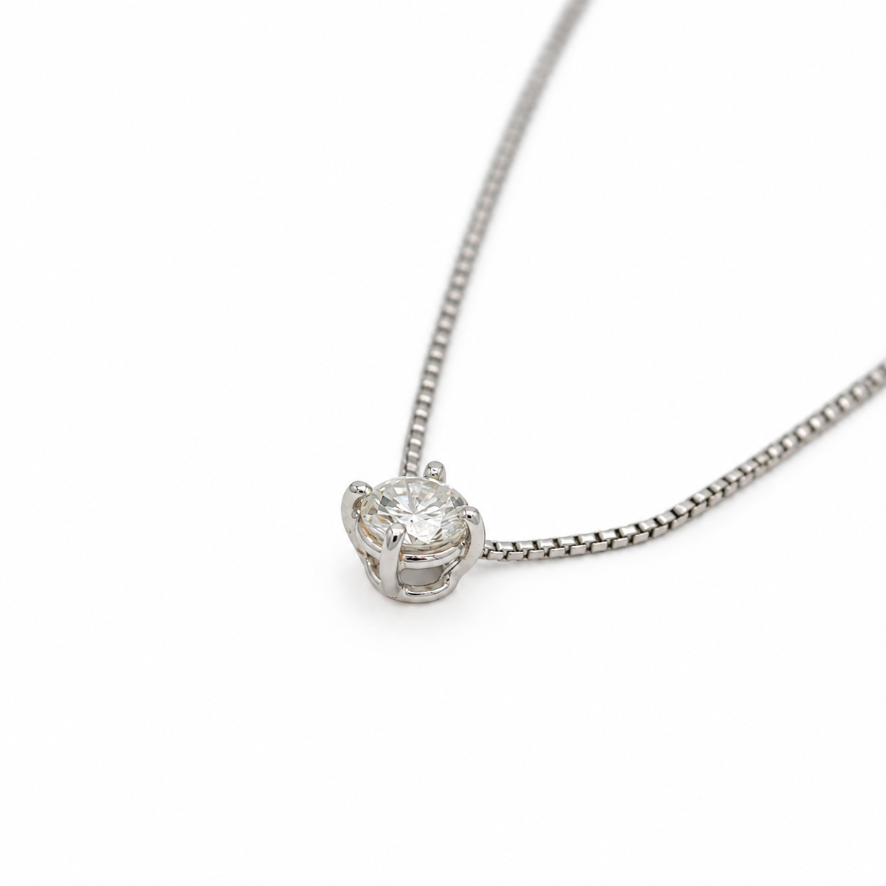 collana_punto_luce_dettaglio_griffe_oro_bianco