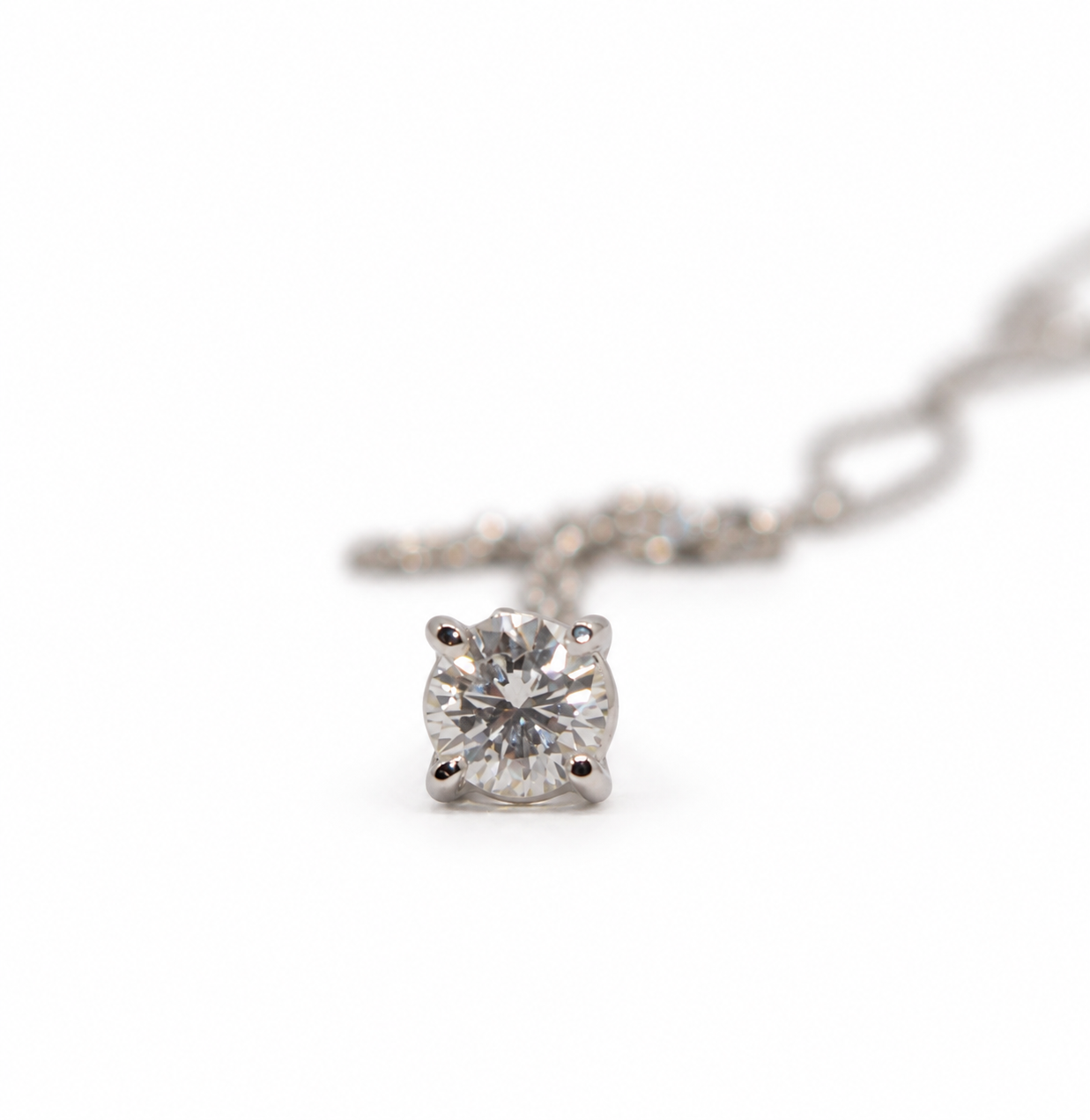 diamante_naturale_0.32ct_f_vs_dettaglio_castone_4_griffe