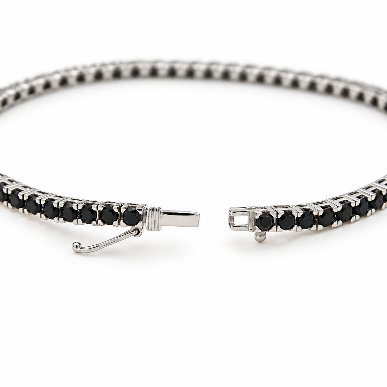 bracciale-tennis-oro-bianco-18kt-chiusura-sicurezza.png