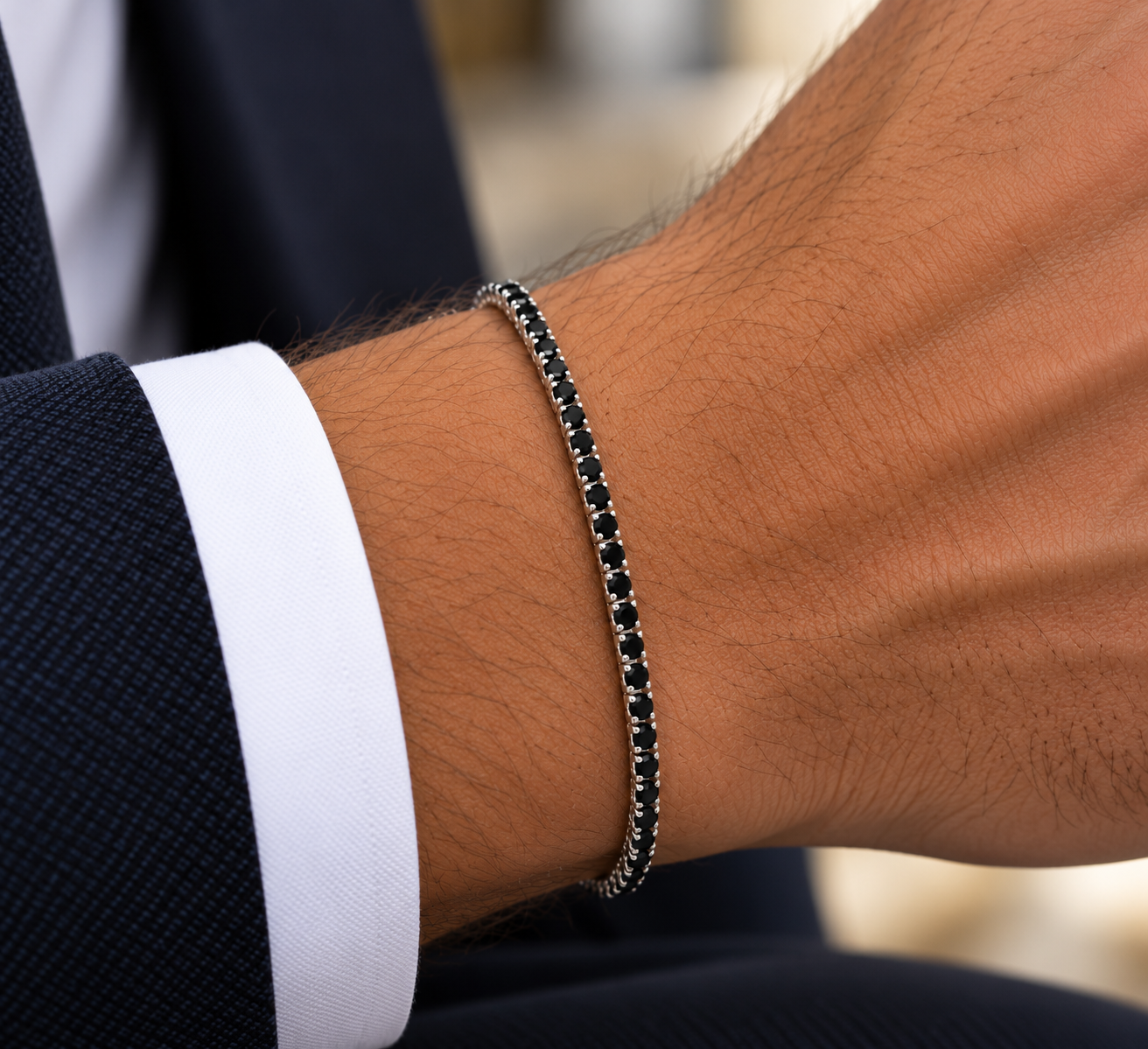 bracciale-tennis-zirconi-neri-indossato-polso.png