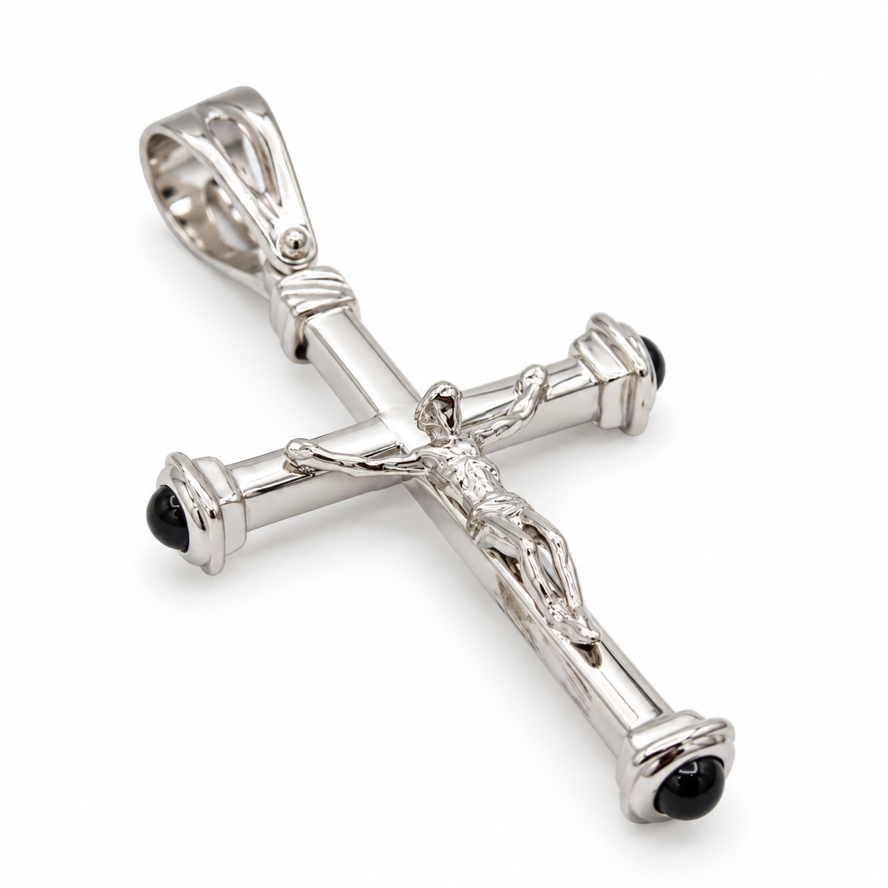 croce-pendente-uomo-dettaglio-cristo-pietra-blu-terminale.png
