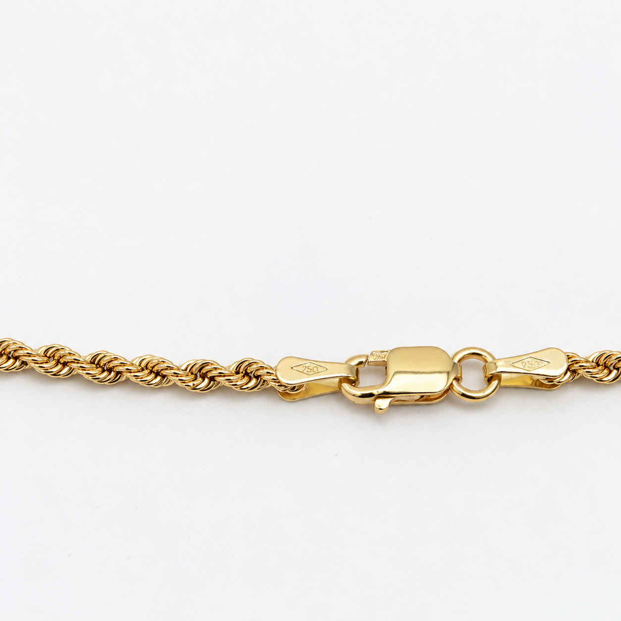 dettaglio-chiusura-moschettone-collana-oro-750.png